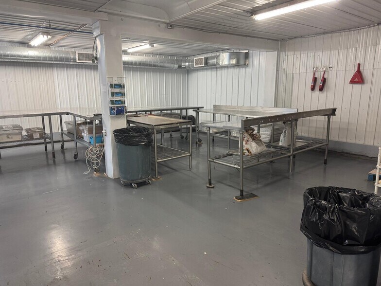 More Photos Of 630 Rue Poisson, Trois-Rivières Distribution For Lease