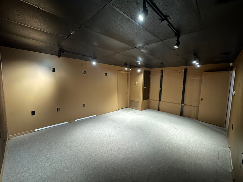 More Photos Of 3656 Government Blvd, Mobile General Retail For Lease