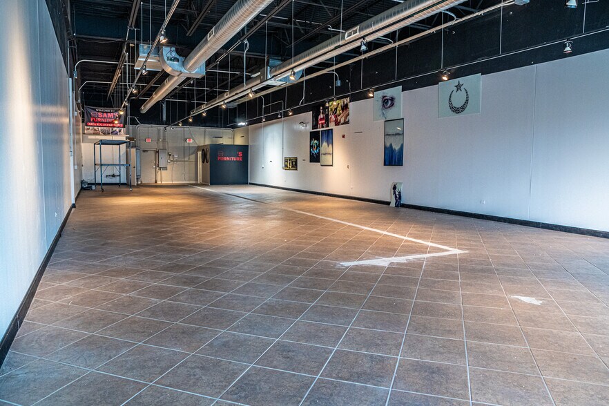 More Photos Of 16521-16615 W 159th St, Lockport Storefront For Lease