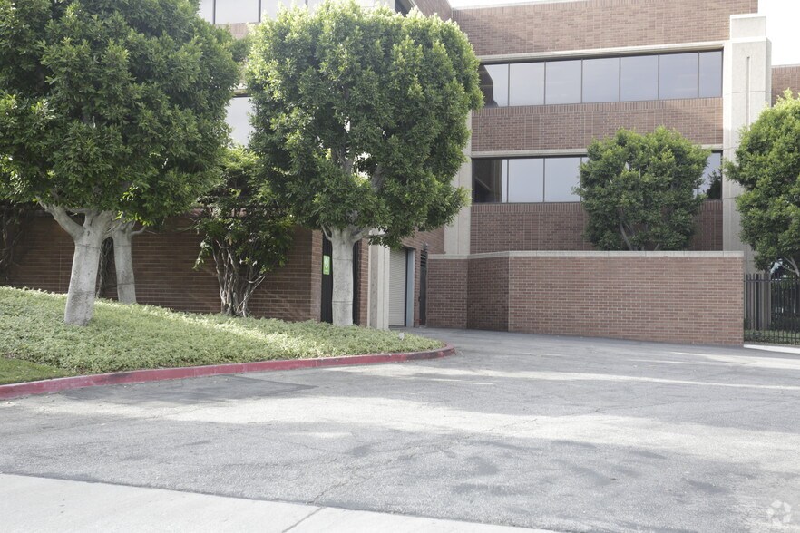 More Photos Of 4900 Rivergrade Rd, Irwindale Office For Lease
