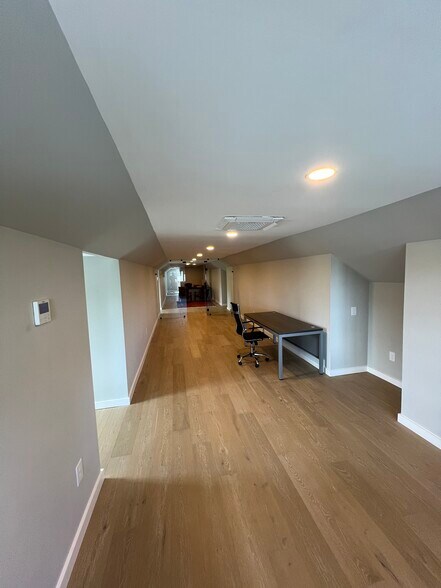 More Photos Of 1 Blackhorse Ln, Media Showroom For Sale