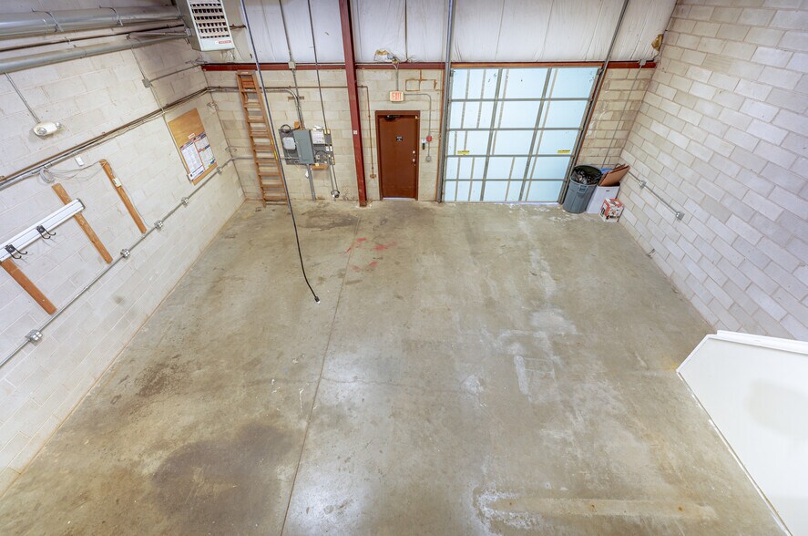 More Photos Of 540 E Main St, Branford Flex For Sale
