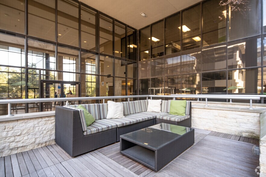 More Photos Of 250 E John Carpenter Fwy, Irving Office For Lease