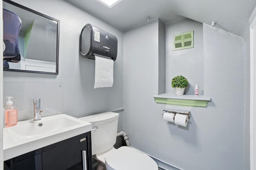 More Photos Of 119 York Rd, Warminster Restaurant For Sale