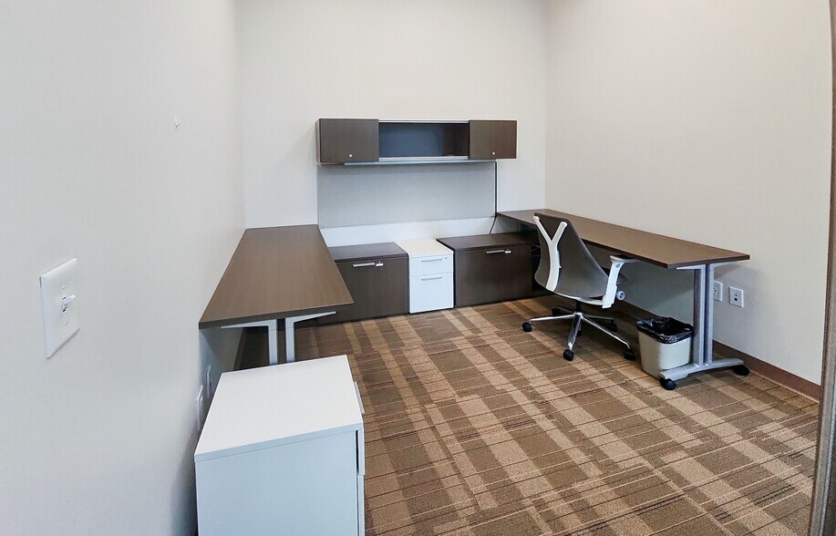 More Photos Of 5547 Veterans Pky, Columbus Coworking Space