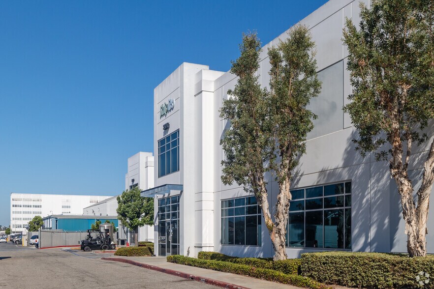More Photos Of 3501 Jack Northrop Ave, Hawthorne Warehouse For Lease