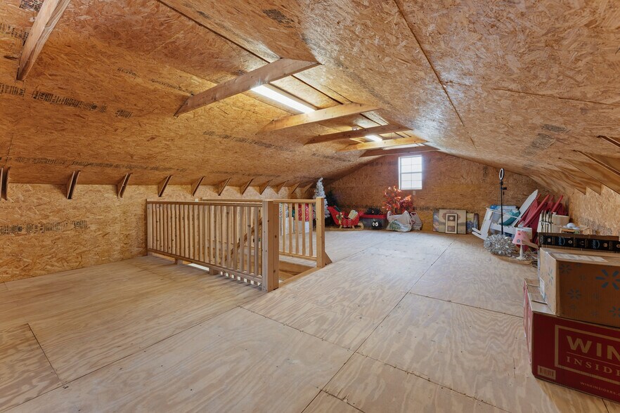 More Photos Of 310 Wimberley Sq, Wimberley Freestanding For Sale