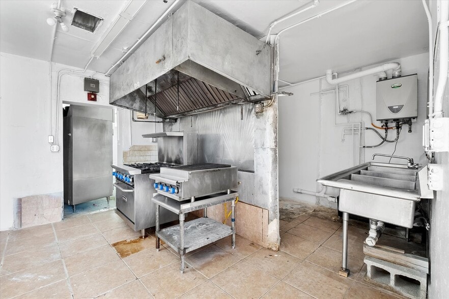 More Photos Of 2829 NW 13th Ave, Miami Storefront Retail Office For Lease