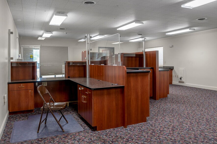 More Photos Of 250 Crossfield Dr, Versailles Industrial For Lease