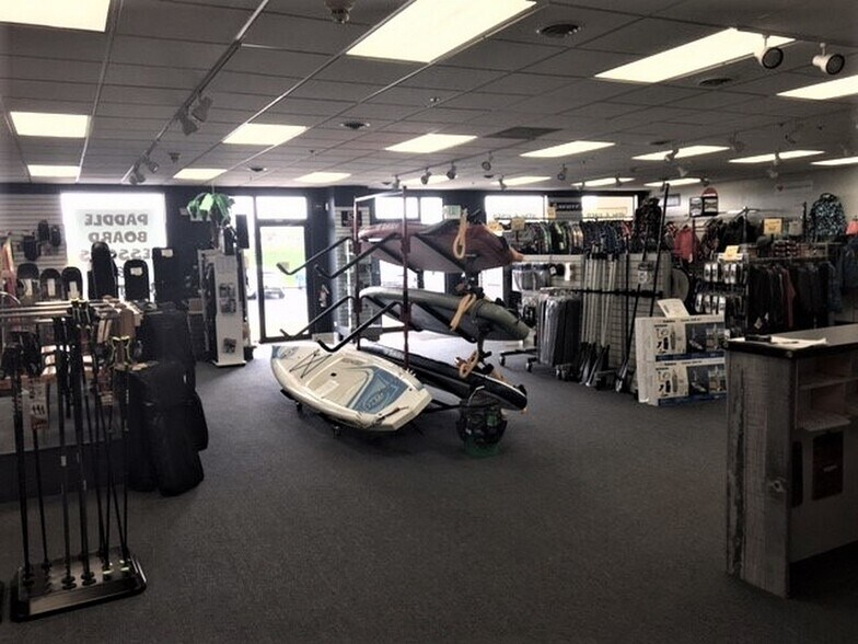 More Photos Of 9203 S Trinity Dr, Lake In The Hills General Retail For Lease