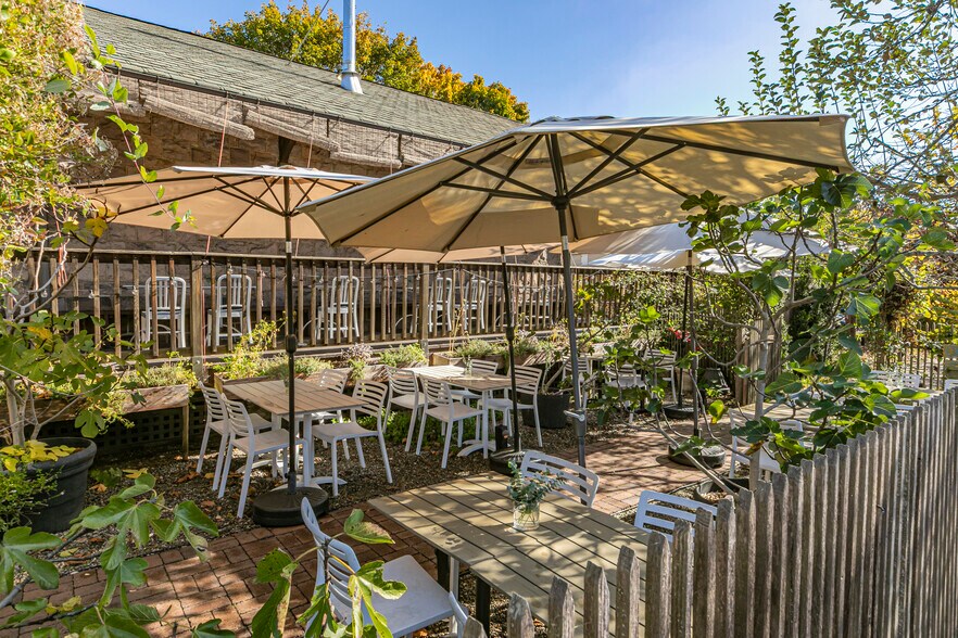 More Photos Of 2 Bridge St, Milford Restaurant For Sale