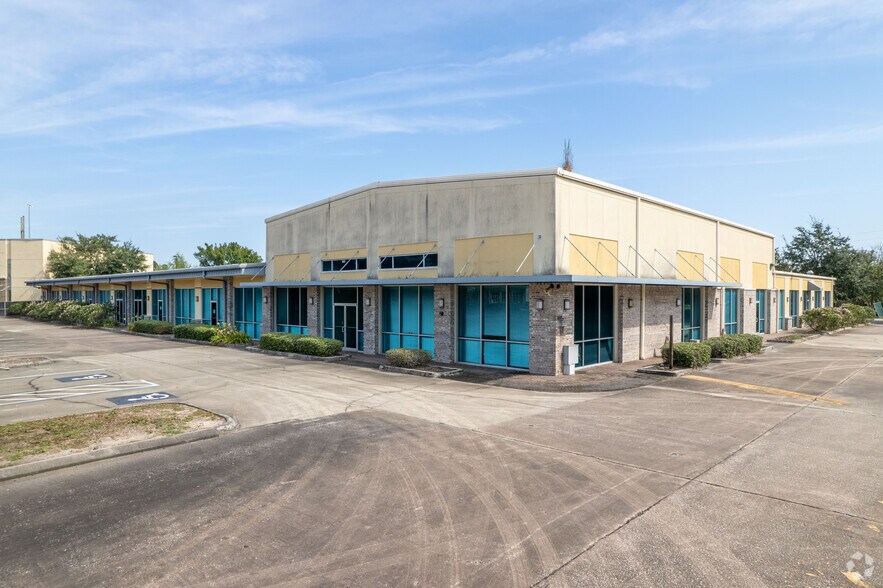 More Photos Of 705 Wells Rd, Orange Park Light Manufacturing For Lease
