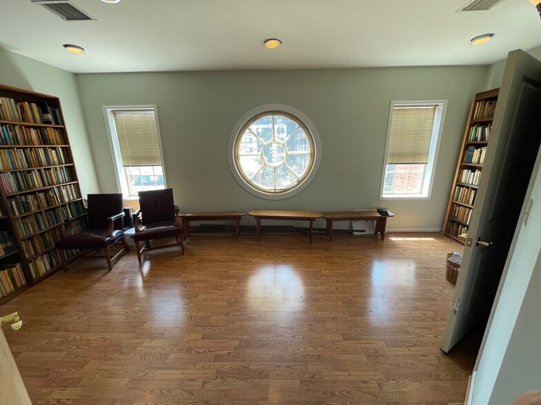 More Photos Of 8607-8609 2nd Ave, Silver Spring Medical For Sale