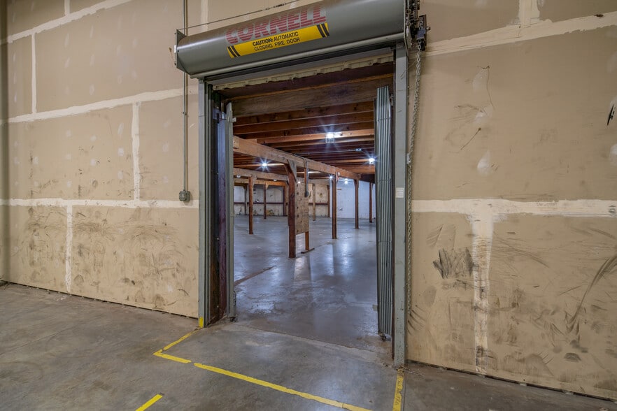 More Photos Of 2516 9th St, Great Bend Warehouse For Sale