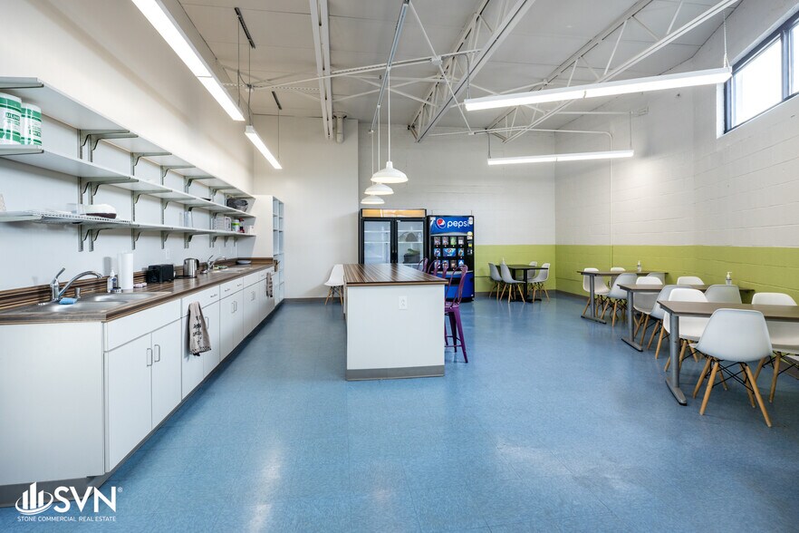 More Photos Of 330 Midland Pl, Lexington Warehouse For Lease