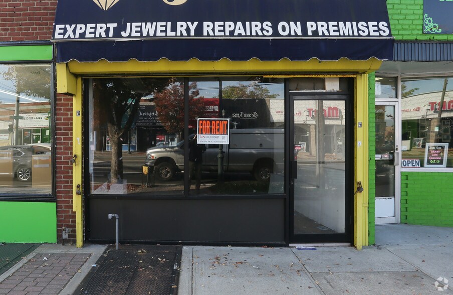 More Photos Of 967-983 Hempstead Tpke, Franklin Square Storefront For Sale