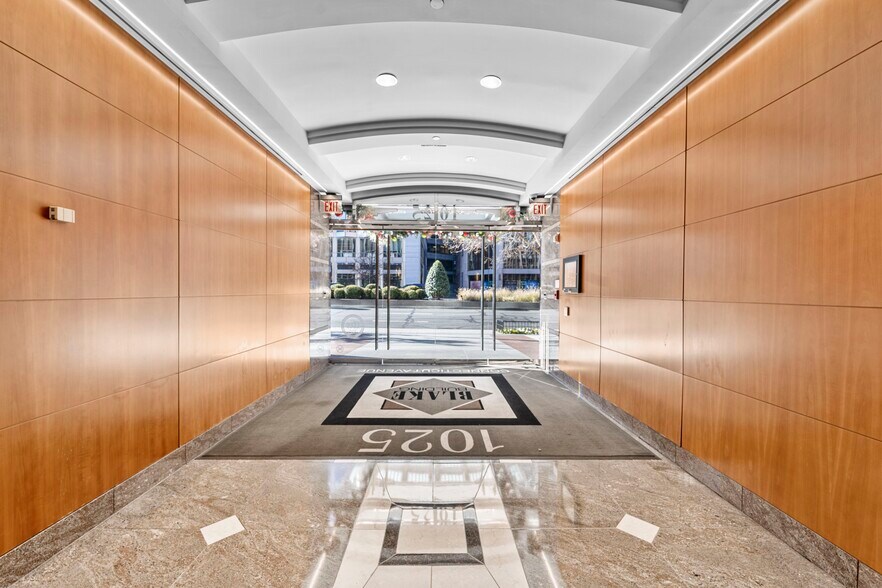 More Photos Of 1025 Connecticut Ave NW, Washington Office For Lease