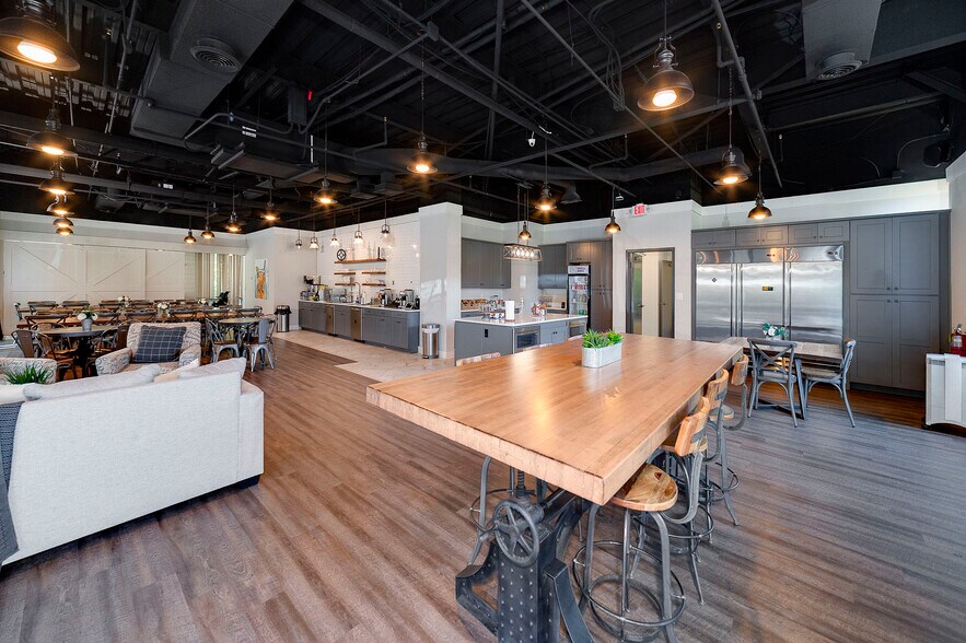 More Photos Of 2010 Avalon Pky, Mcdonough Office For Lease