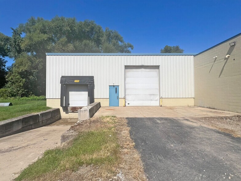 More Photos Of 4300 W Ridge Rd, Erie Manufacturing For Sale