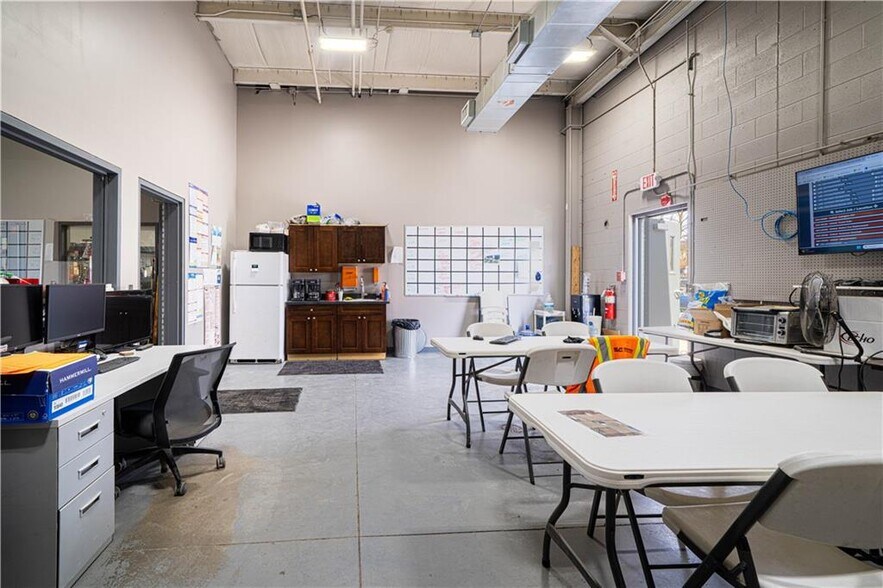 More Photos Of 5326 Lake Ave, Saint Joseph General Retail For Sale