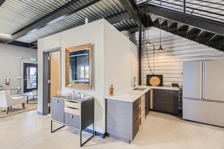More Photos Of 529 SH 46 E, Boerne Warehouse For Lease