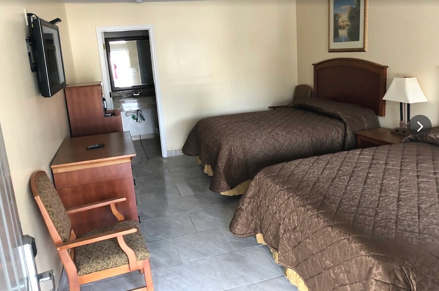 More Photos Of 2833 E Palmetto St, Florence Hotel For Sale
