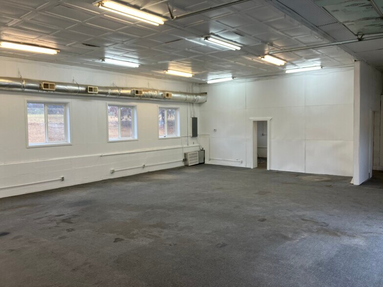 More Photos Of 2043 Highway 70 W, Dickson Unknown For Lease