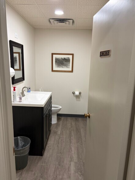 More Photos Of 823 Chickamauga Ave, Rossville Office For Lease