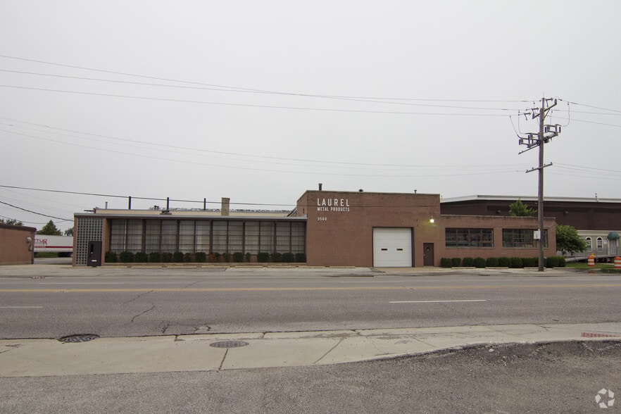 More Photos Of 3500 W Touhy Ave, Lincolnwood Warehouse For Sale