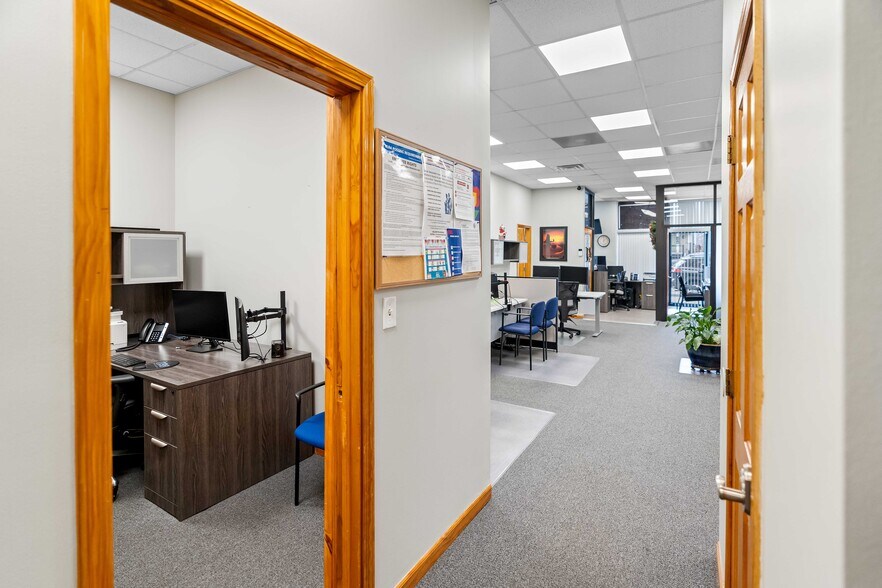 More Photos Of 1627 N Western Ave, Chicago Storefront For Lease