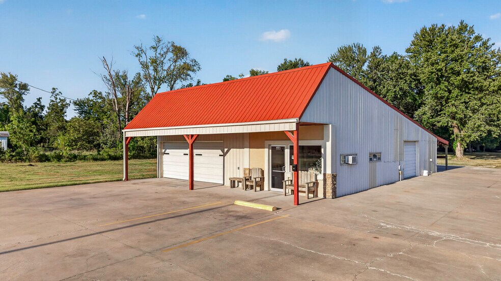 More Photos Of 412 N Mickey Mantle Blvd, Commerce Auto Repair For Sale