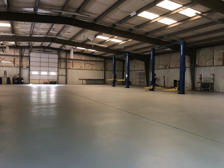 More Photos Of 3530 Dickerson Pike, Nashville Flex For Sale