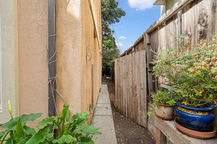 More Photos Of 2823-2827 High St, Oakland Apartments For Sale