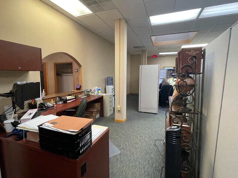 More Photos Of 600 S Main St, Oshkosh Office For Lease
