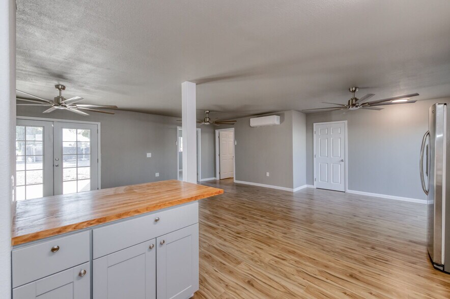 More Photos Of 12712 E McKinley Ave, Sanger Flex For Lease