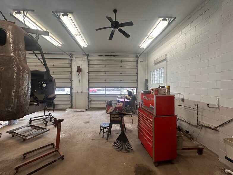 More Photos Of 1235 Evergreen Rd, Pittsburgh Auto Repair For Sale