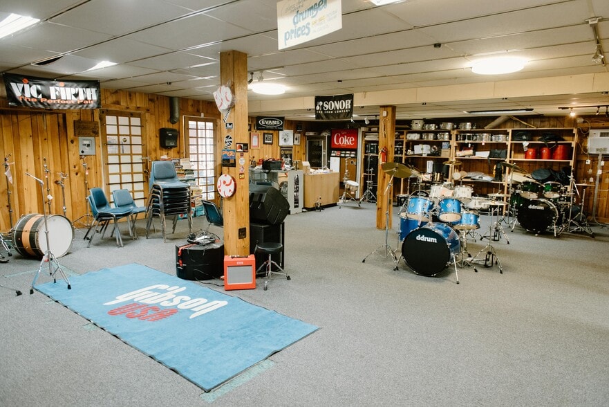 More Photos Of 920 S Chapman St, Greensboro Storefront For Sale