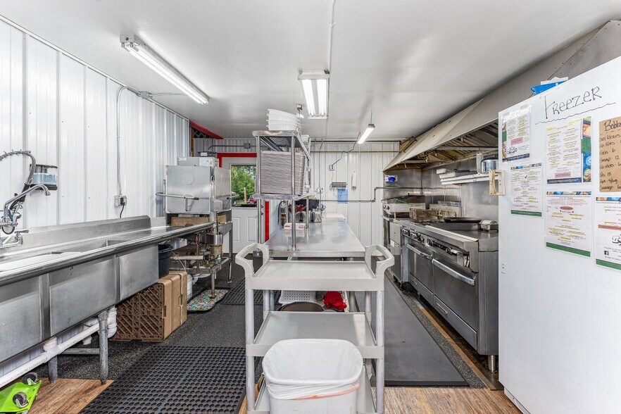 More Photos Of 11633 Lakeview Dr, Butternut Restaurant For Sale