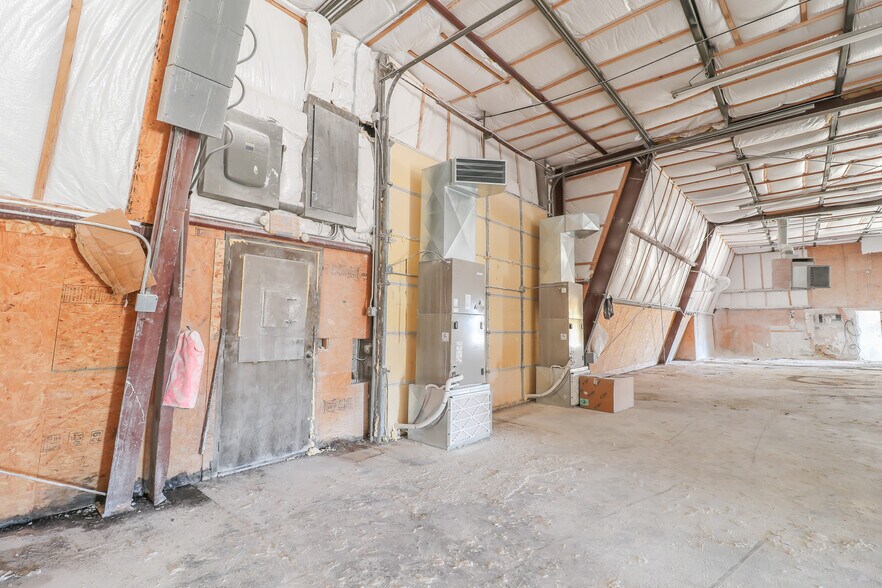 More Photos Of 1292 SW 125th Rd, Holden Light Manufacturing For Sale