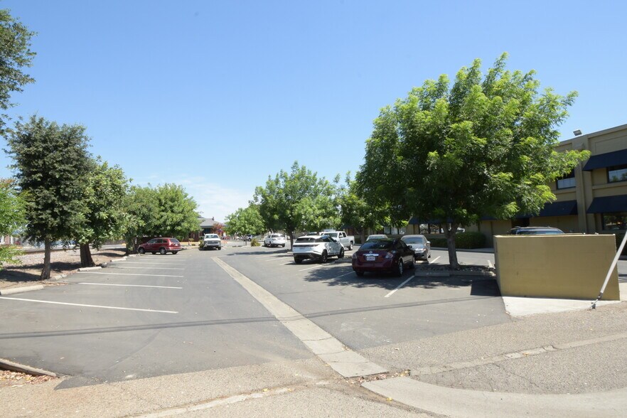 More Photos Of 425 W 7th St, Hanford Office For Sale