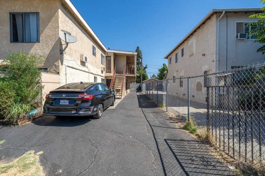 More Photos Of 11249 Emelita St, North Hollywood Apartments For Sale