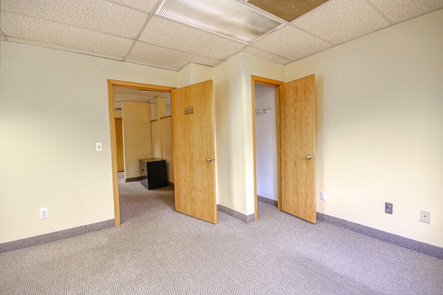 More Photos Of 509 Stillwells Corner Rd, Freehold Medical For Lease
