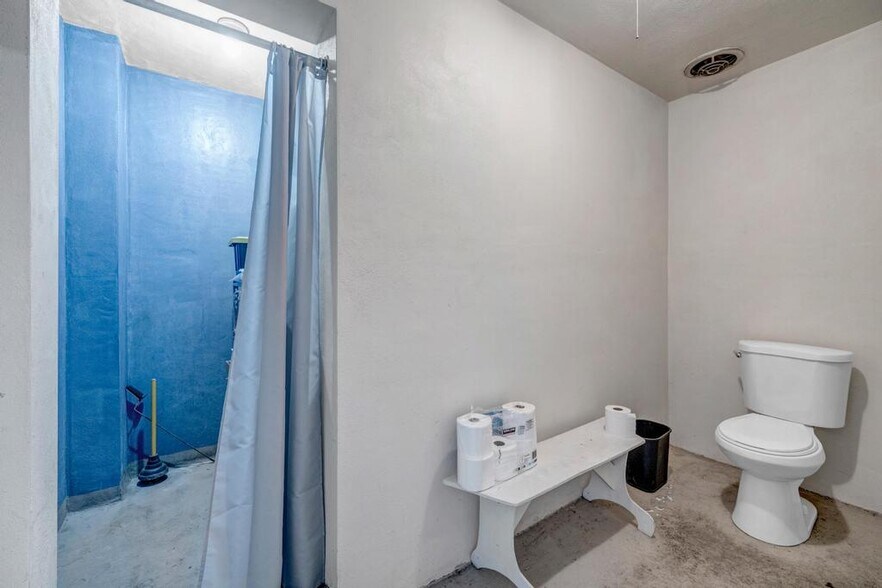 More Photos Of 931 N Liberty St, Jacksonville Warehouse For Sale