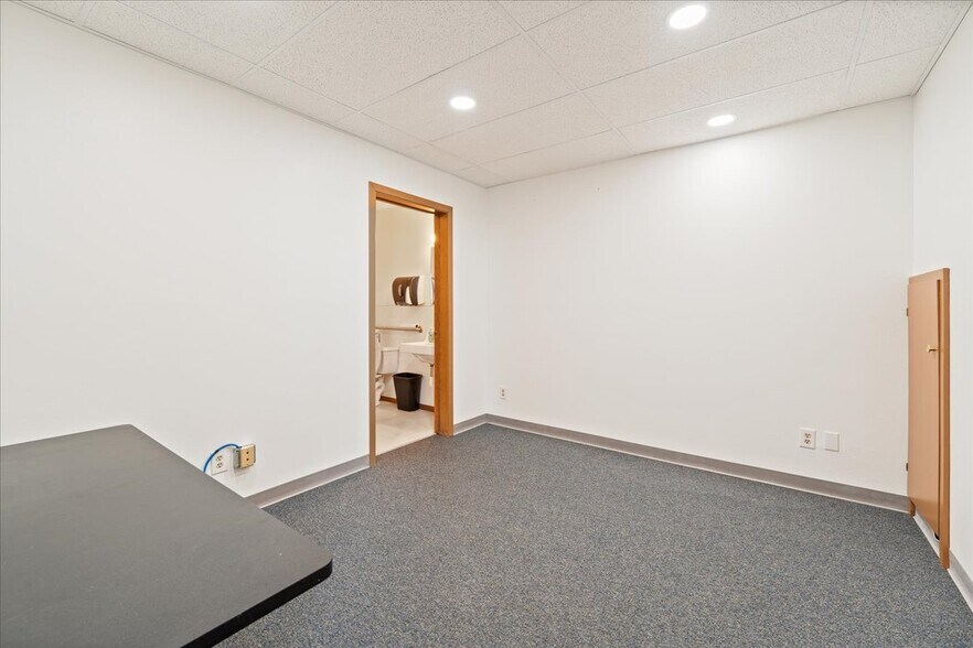 More Photos Of 3534 International St, Fairbanks General Retail For Lease