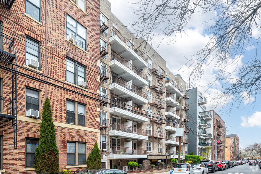 Primary Photo Of 30-44 29th St, Astoria Apartments For Sale