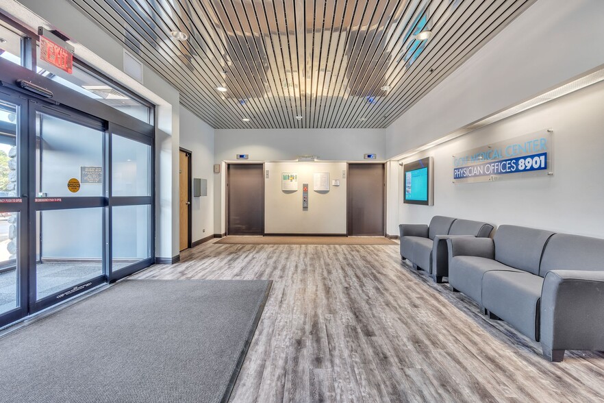 More Photos Of 8901 Golf Rd, Des Plaines Medical For Lease