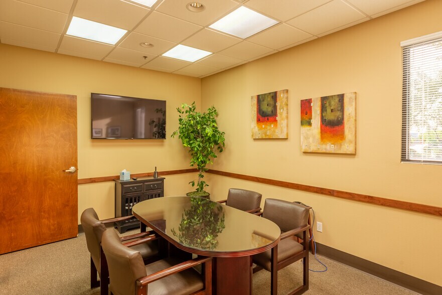More Photos Of 2701 Crimson Canyon Dr, Las Vegas Light Manufacturing For Sale