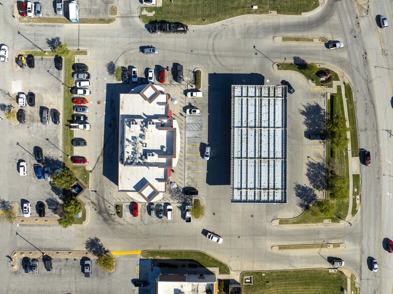 More Photos Of 528 NW Englewood Rd, Kansas City Convenience Store For Sale