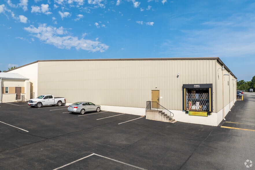 More Photos Of 361 E 6th St, Red Hill Warehouse For Sale