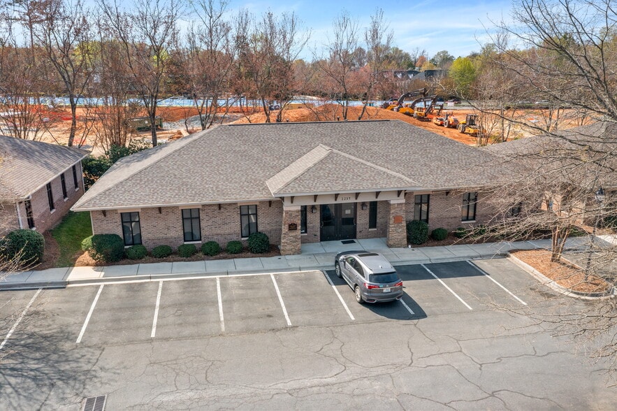 More Photos Of 1234 Mann Dr, Matthews Office For Lease